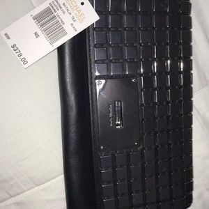 Michael kors clutch missing close lock.